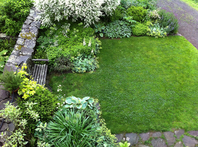 Entry Room planted with white & chartreuse plants