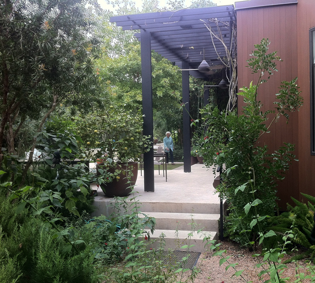 Johnny Steele: Pergola off of Modern house