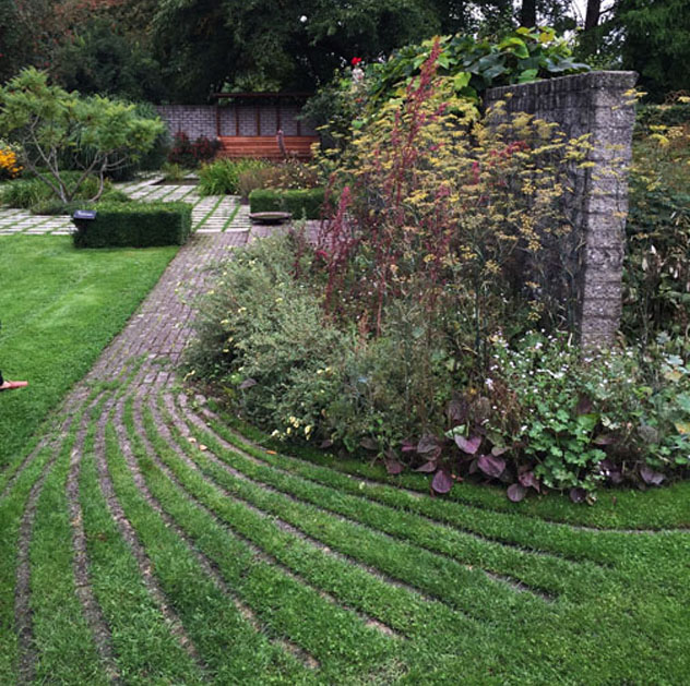 Fanned brick path playing with positive and negative space